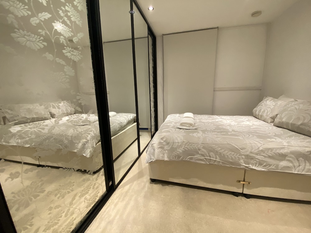 Cosy 3 bed Penthouse in Royal Docks London