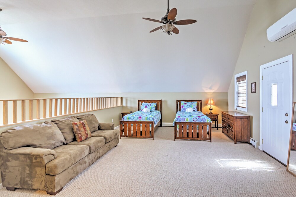 Waterfront Seneca Lake House: Fire Pit + Boat Dock view 4