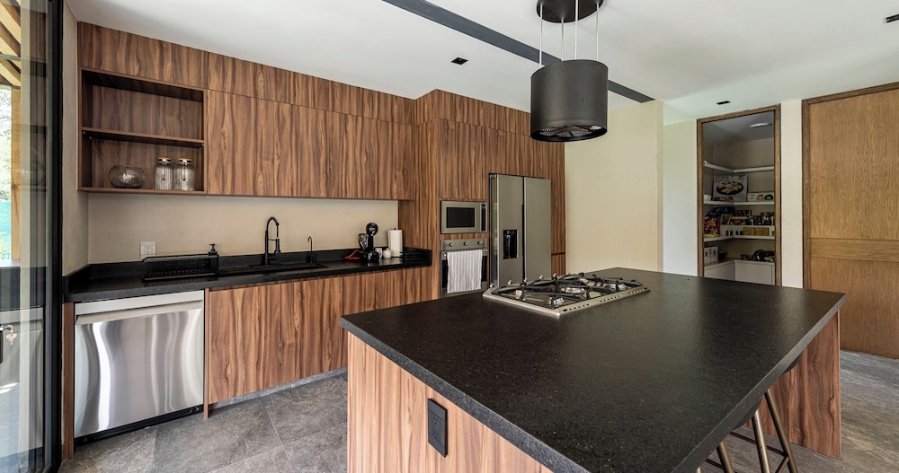 Casa Cundi-Contemporary Living in Nature