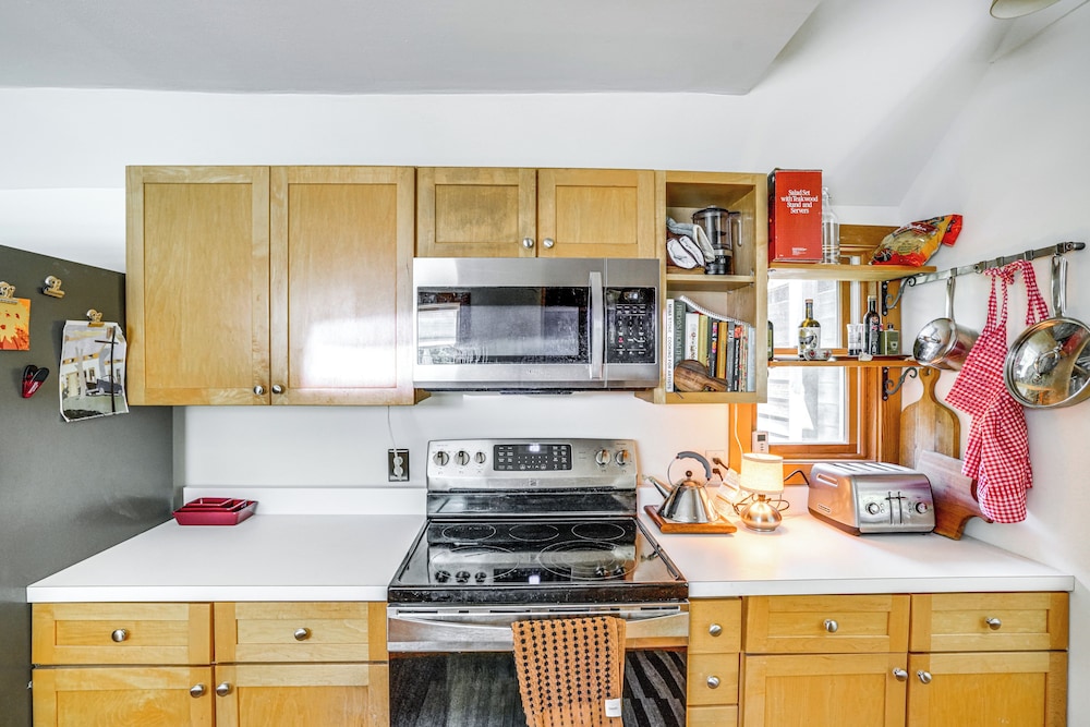 9 Mi to Dtwn Hudson: Pet-friendly Home w/ Pool