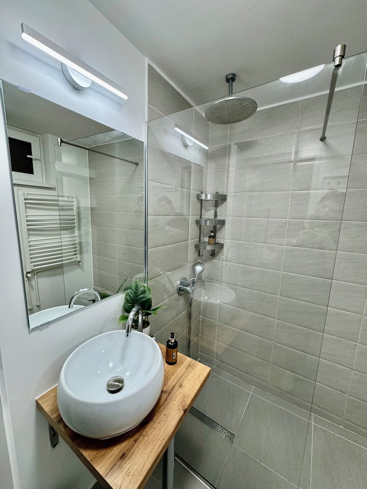 Metropole Apartments Romana Square