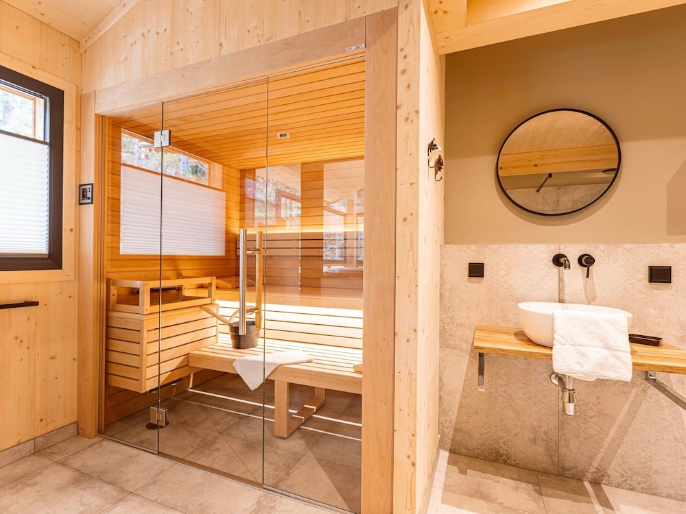 Lavish Chalet With hot tub