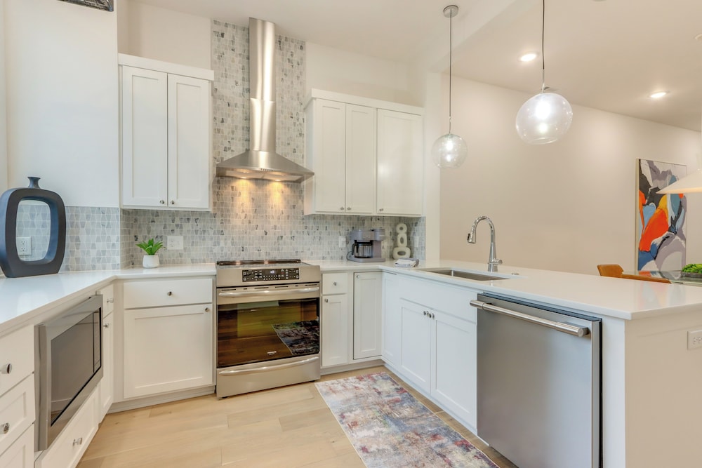 Near Downtown: Luxury Townhome in Bentonville!