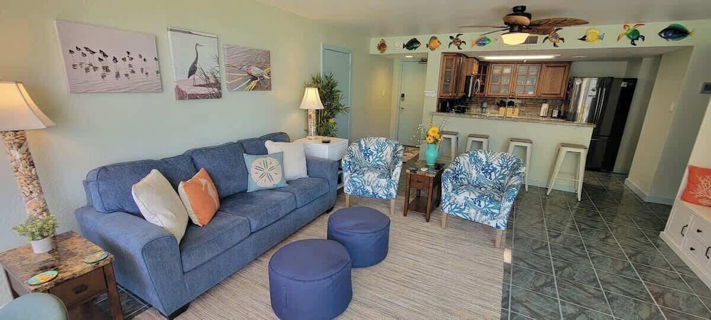Beachfront Hotspot - New Furnishings - Pool - 1st Floor