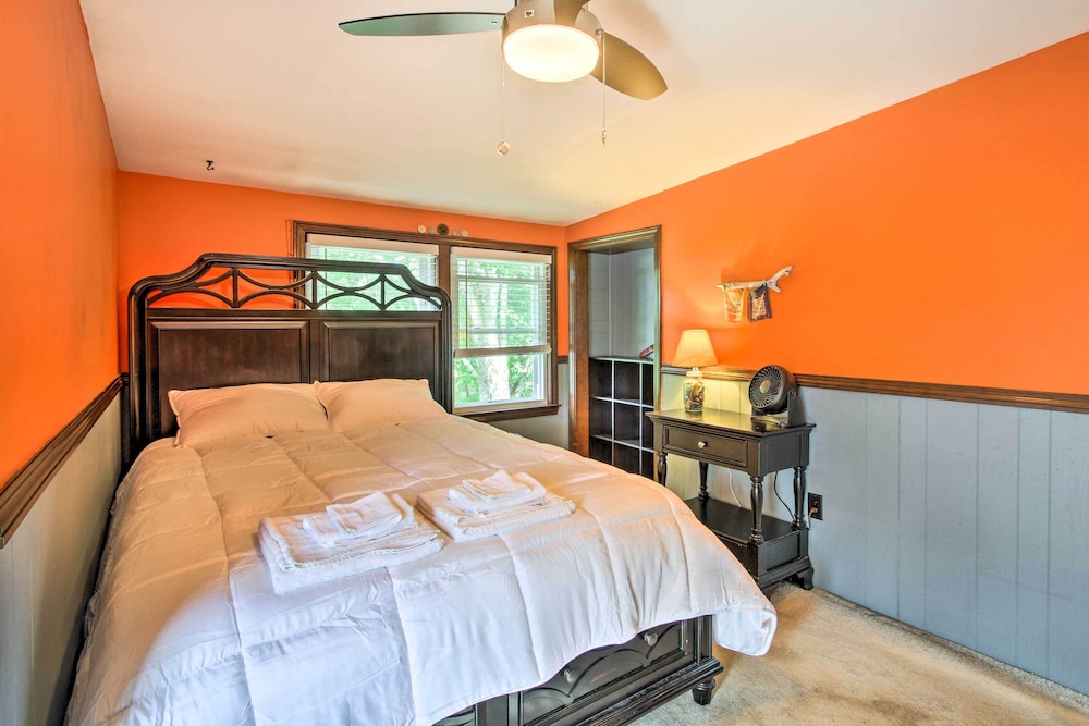 Walk to Beach: Maine Home w/ Hot Tub & Deck! view 2