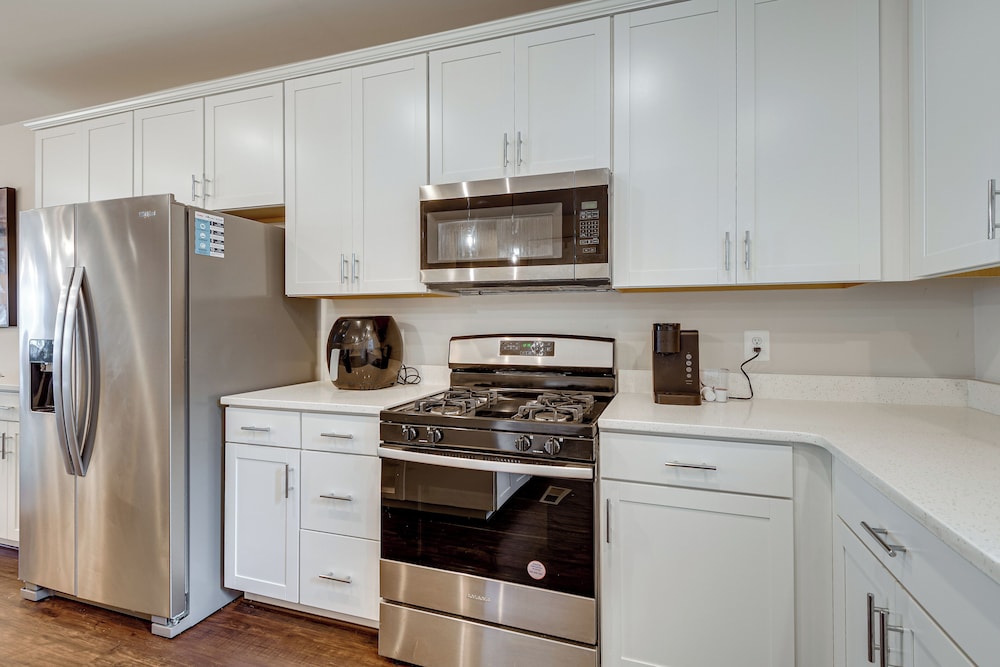 19 Mi to Baltimore: Townhome in Maryland City