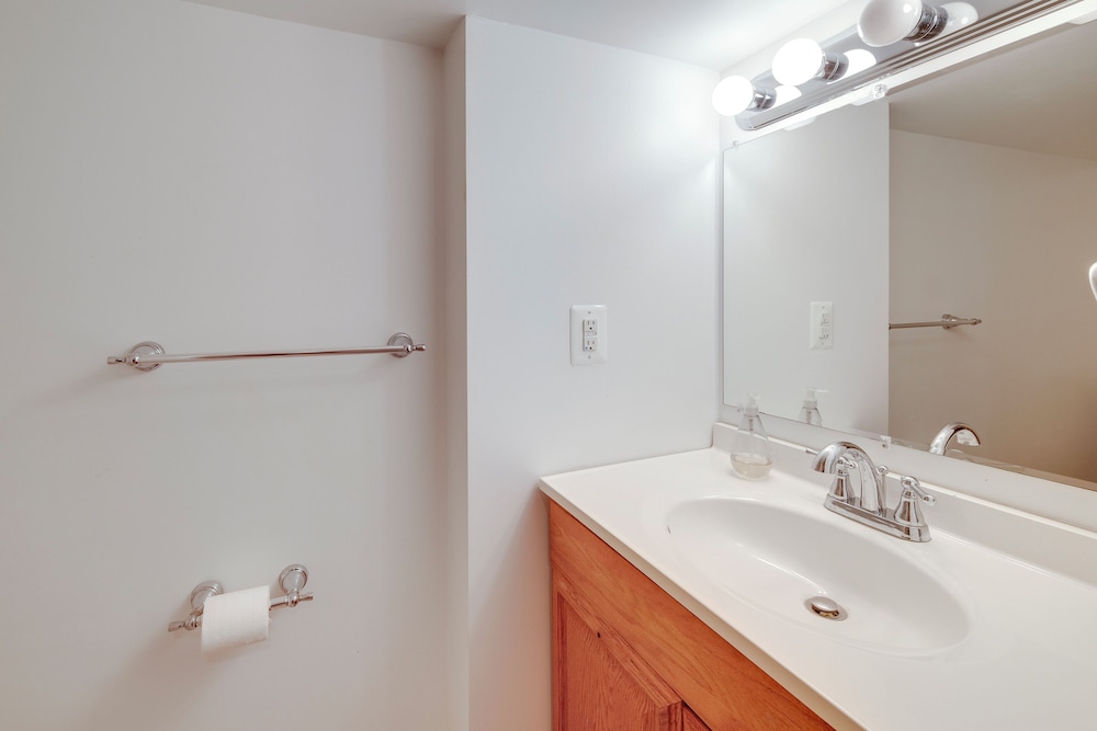 1 Mi to East Falls Station: Home w/ Office!, photo 17