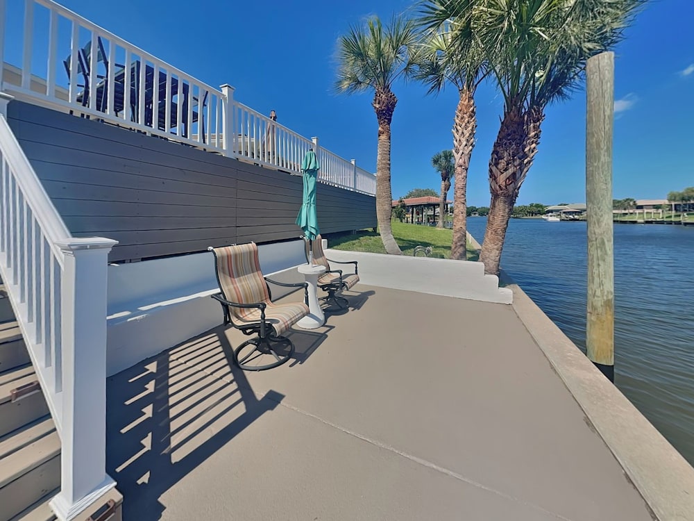 Dolphin View Oasis by Distinctive Beach Rentals