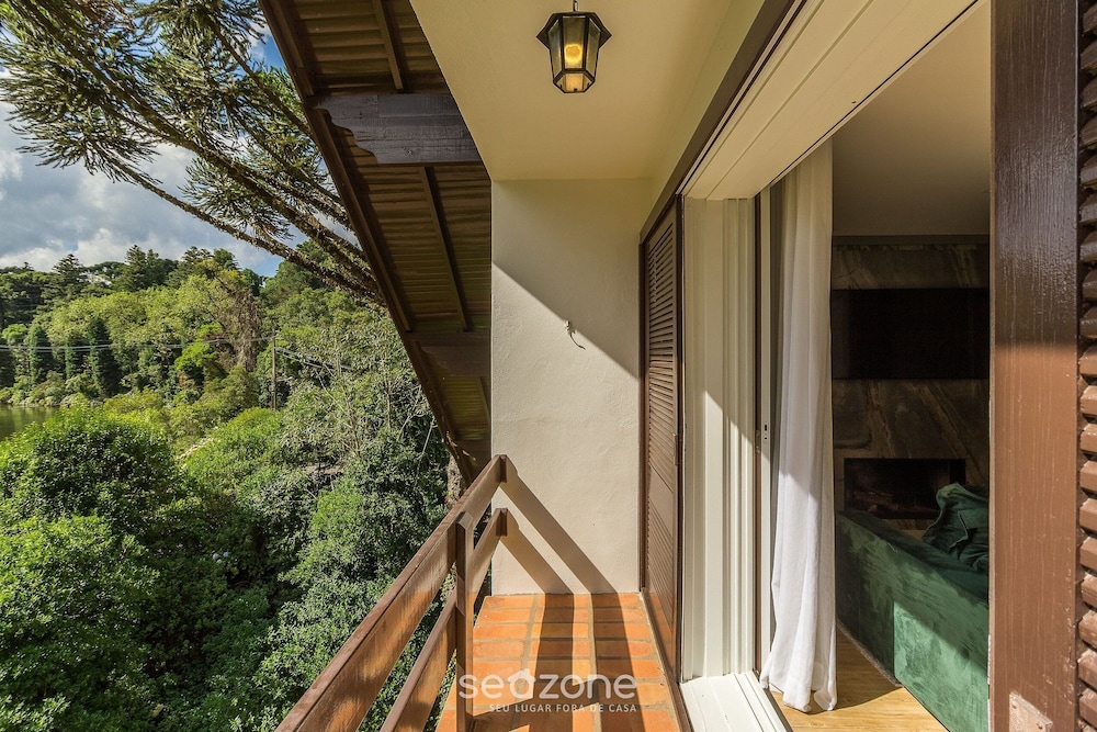 Apartment With 2 Bedrooms and Lake View Rla0201