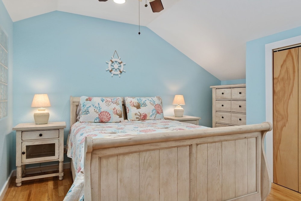 Sw 16 Brown Dog By The Sound 2 Bedroom Condo by RedAwning view 3