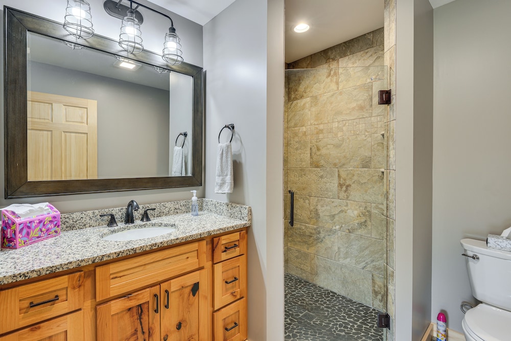 3 Mi to St Lawrence River: Spacious Ranch Home