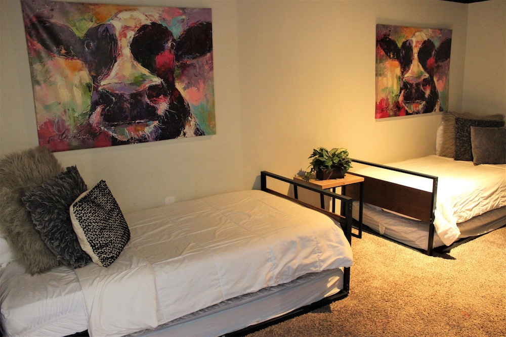 El Chuco Home W/ Pool, Pool Table,15 min Downtown