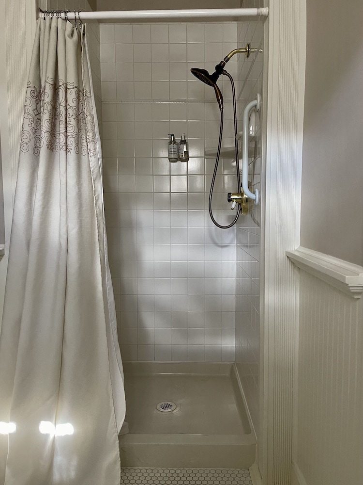 Ashland Vacations - McCall House Boutique Inn - Property Image 35