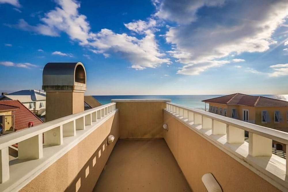 Caribbean Paradise 4 Bedroom Holiday Home by Five Star Properties