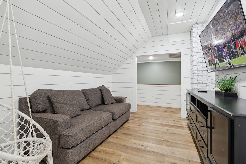 Fox Haven Retreat-modern Cabin-acres of Priv Land