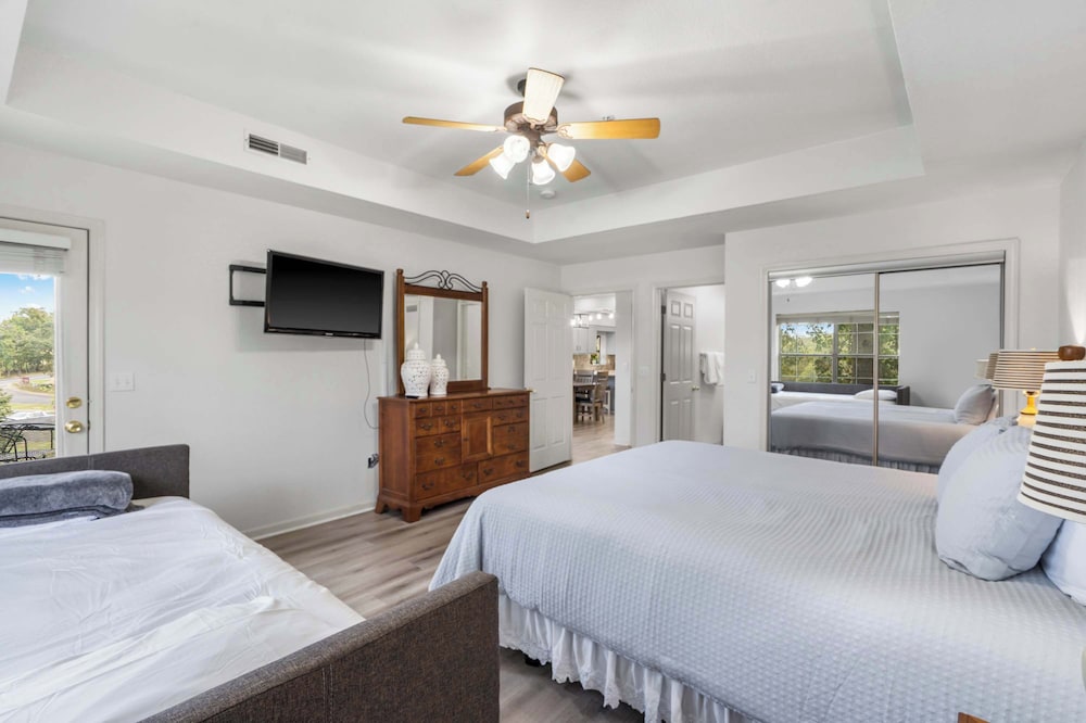 Fairway Follies Luxury Retreat