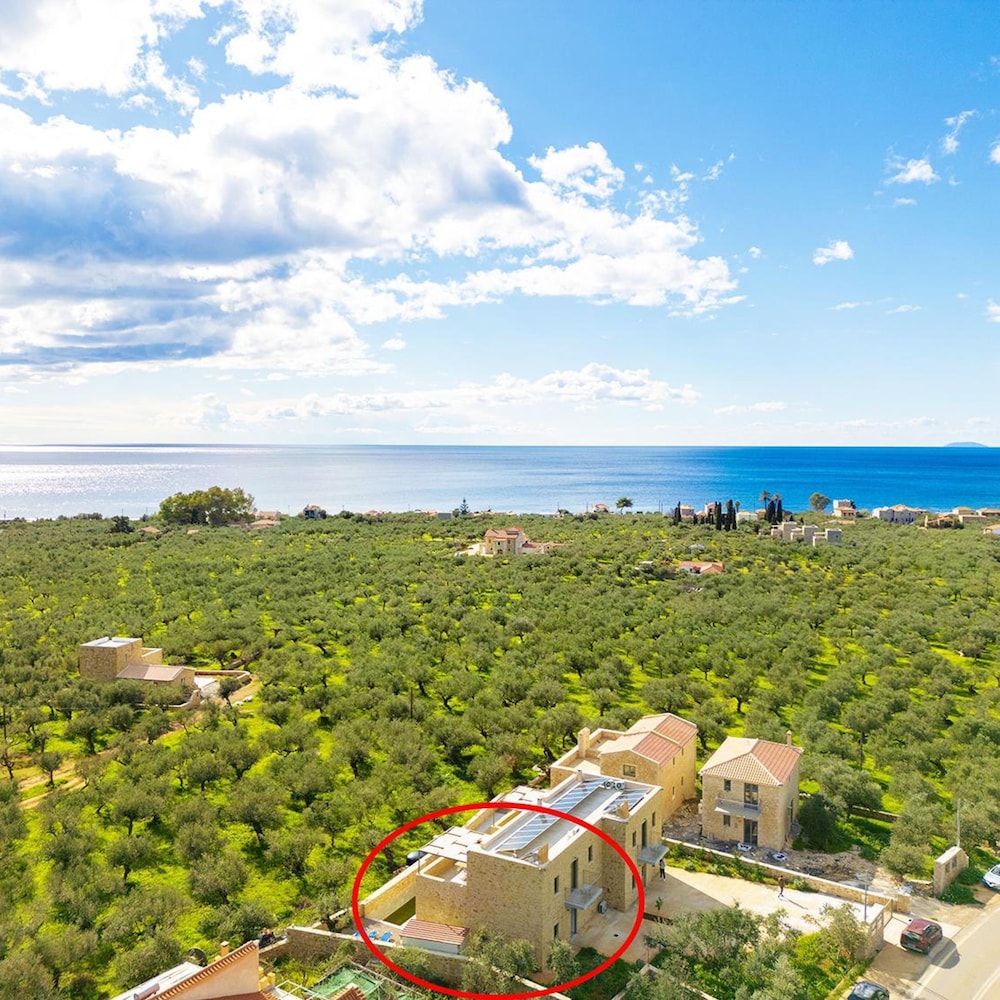 Villa Castillo Thio in Agios Nikolaos view 5