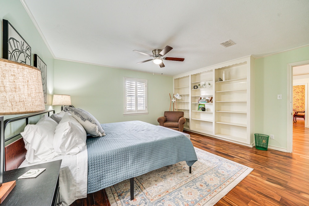 Expansive Texarkana Home w/ Yard: Near Golf!