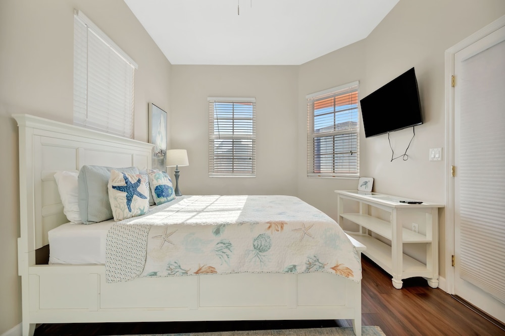 Harborview Grande Condominium