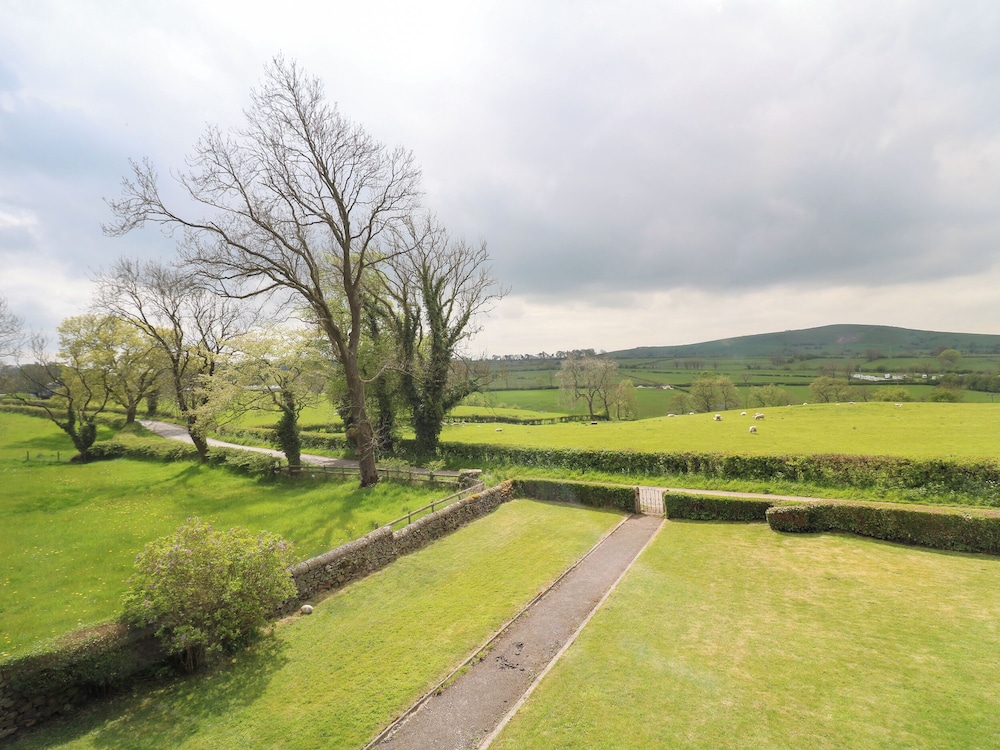 Upper Hurst Farmhouse