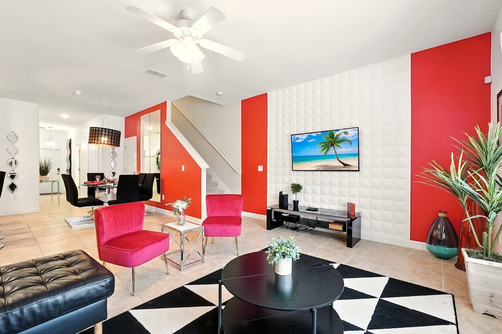 Vibrant 5BR Family Retreat in Storey Lake!
