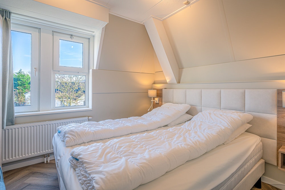 Nice Pet-friendly Apartment Near the Center of De Koog