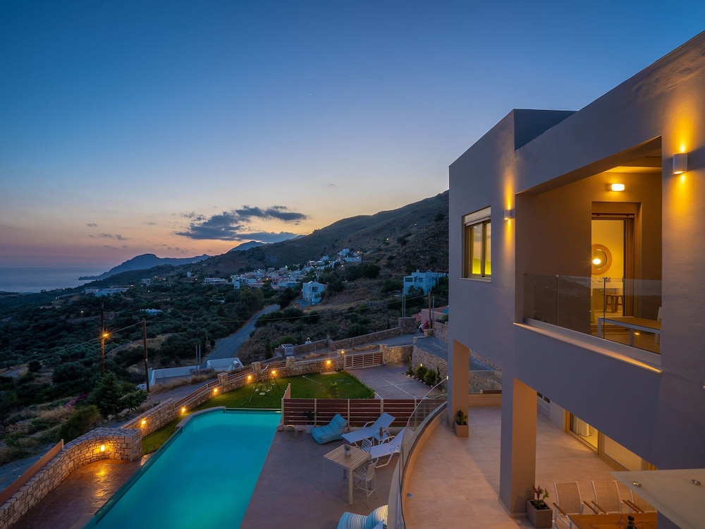 Modern Villa With Private Pool in Plakias
