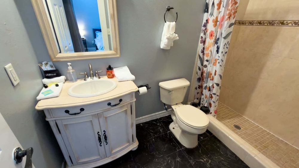 1st Floor Pool Affordable Near Beach 2 Bedroom Apts