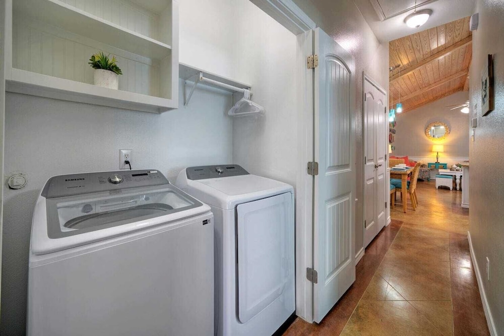 Sleeps 18 2 Beach Homes w/ 2 Pools, Playground, Covered Patios Pirates Bay