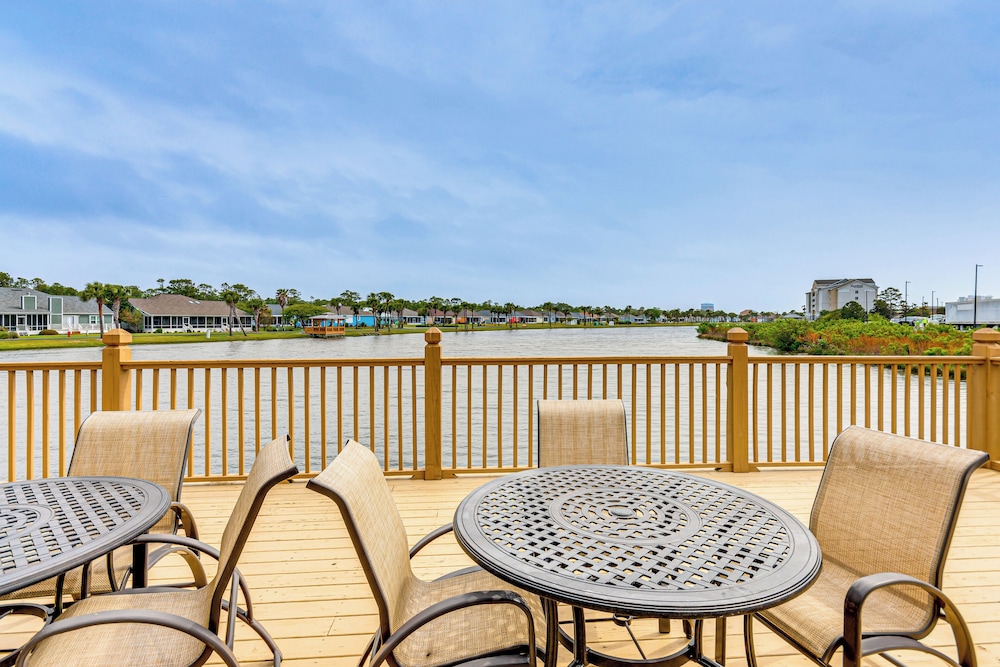 7 Mi to The Wharf: Gem w/ Beach Access