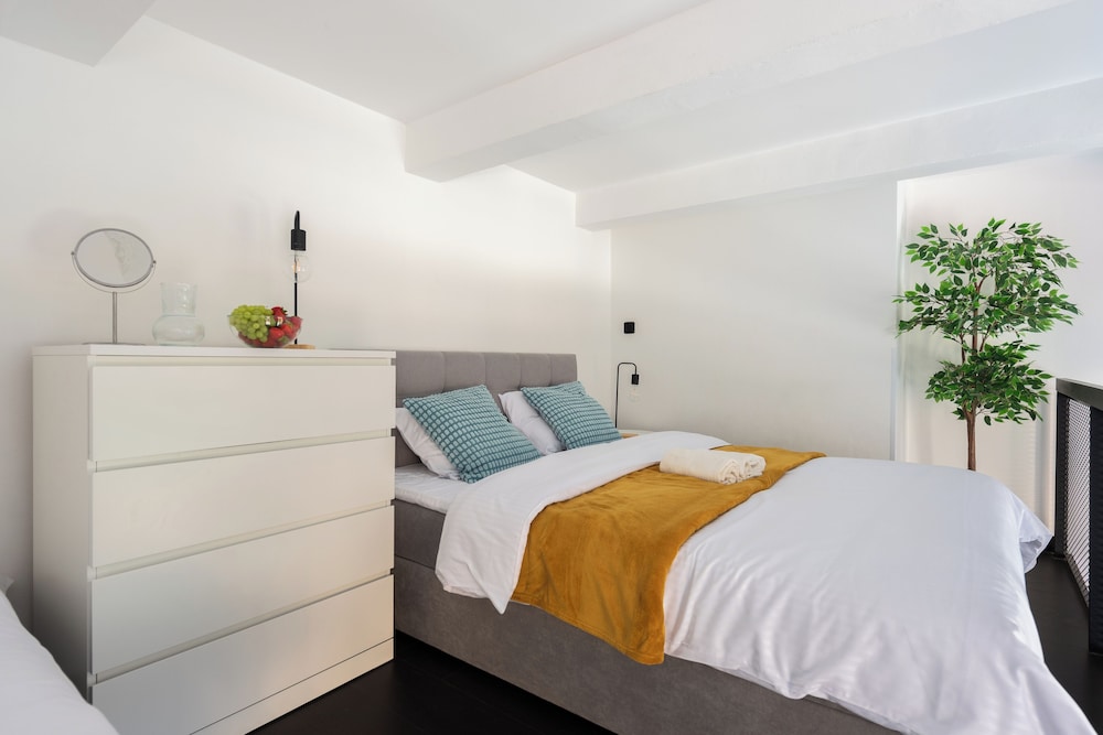 Charming loft-studio apart with parking