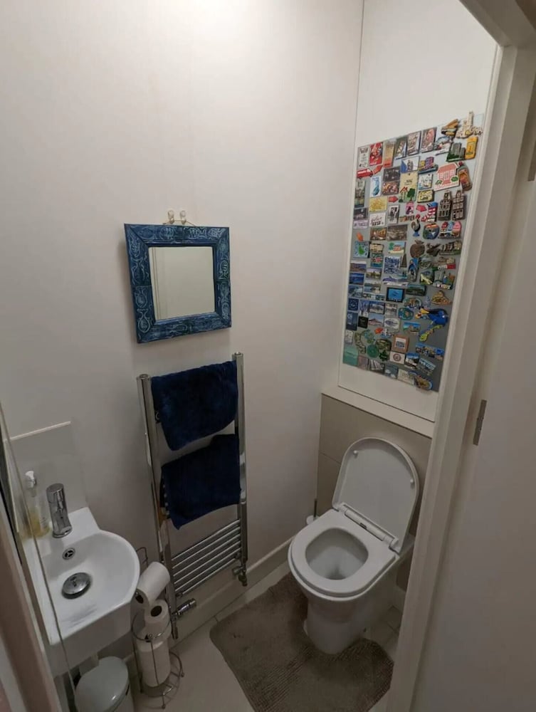 Cheerful 4 Bedroom Home in the Heart of London