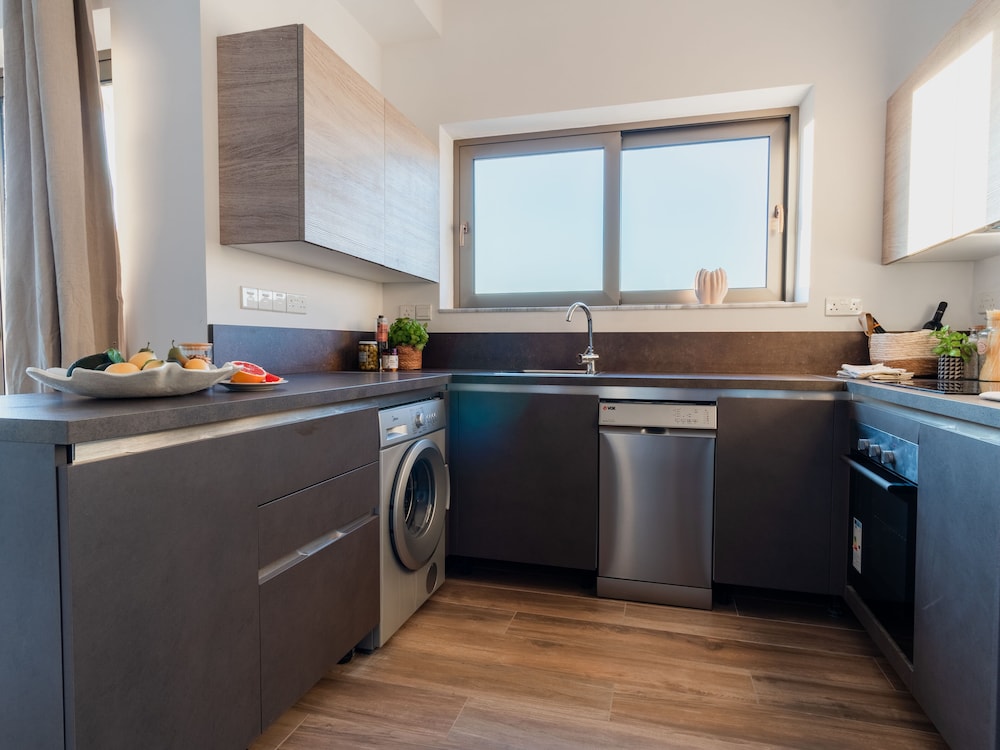 Deluxe Three Bedroom Apartment