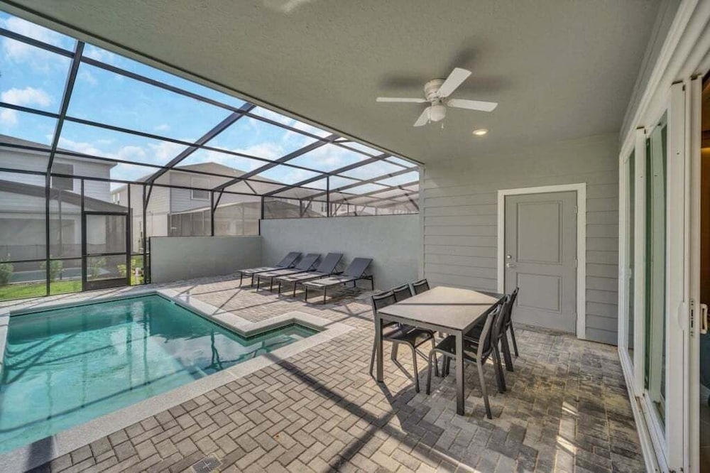 5 Bedroom Townhome With Private Splash Pool! 5 Townhouse