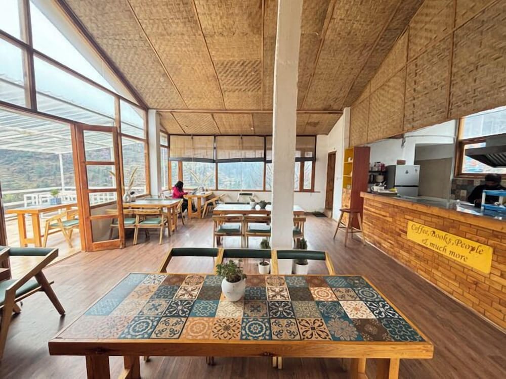 Young Monk Hostel Jibhi