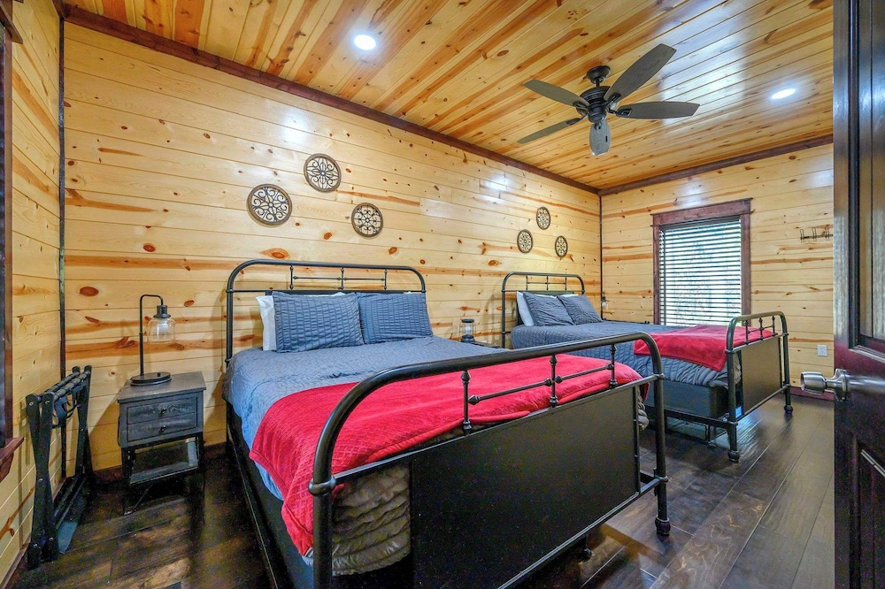 Feelin' Froggy Cabin for 11