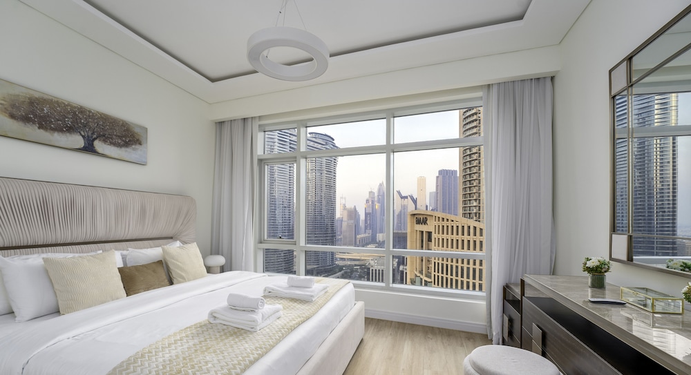 Stunning 2 BR in the heart of Downtown