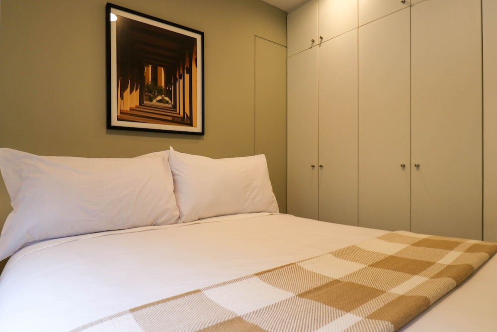 w Monochromatic 2BR w Terrace in Miraflores
