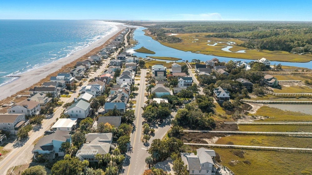 Santorelli's Seaside Serenety 4 Bedroom Home