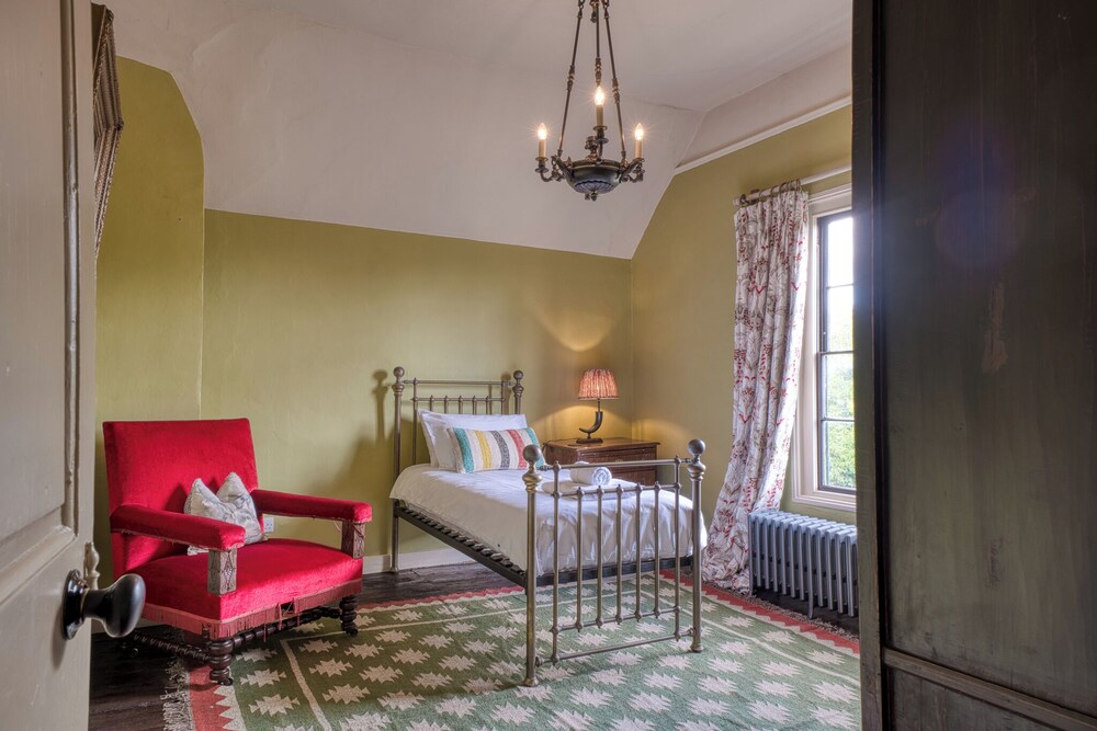Stunning 4BD Home in Worcestershire