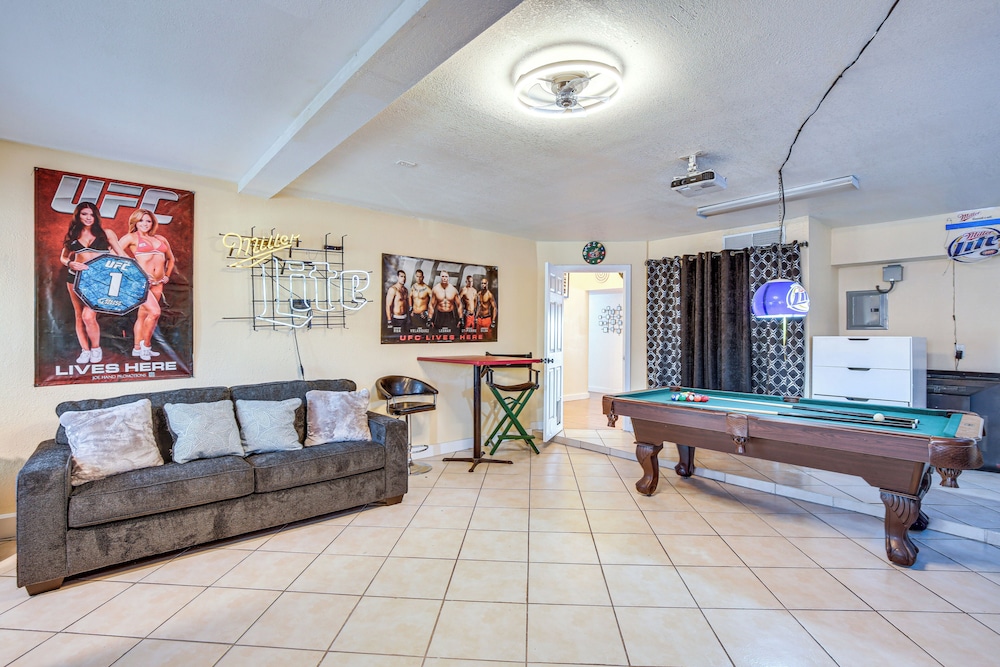 13 Mi to Downtown El Paso: Home w/ Game Room & Bar