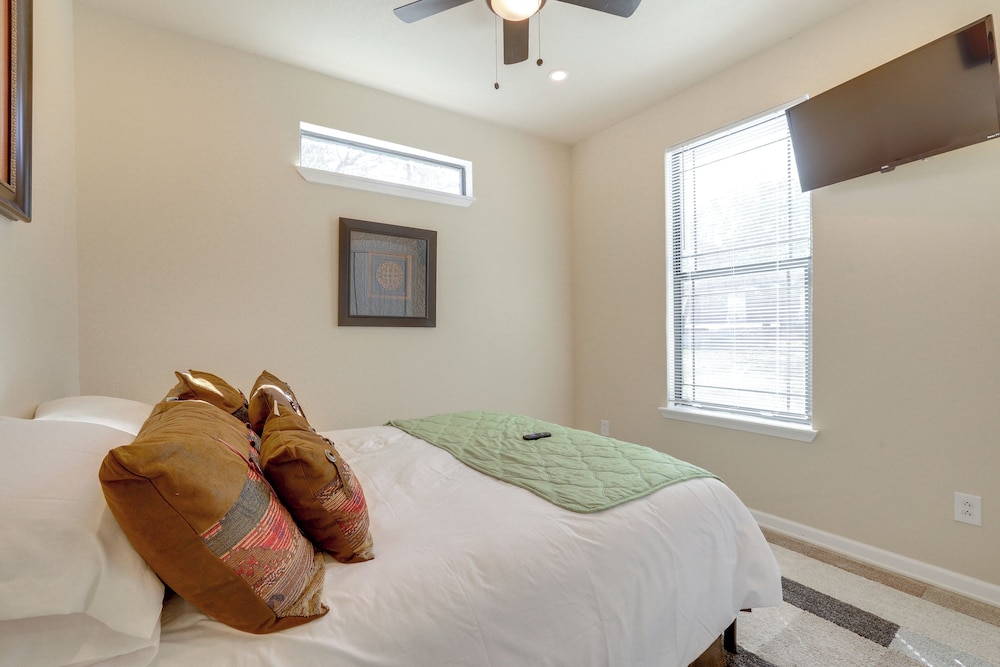 Hill Country Casita Near Guadalupe River!
