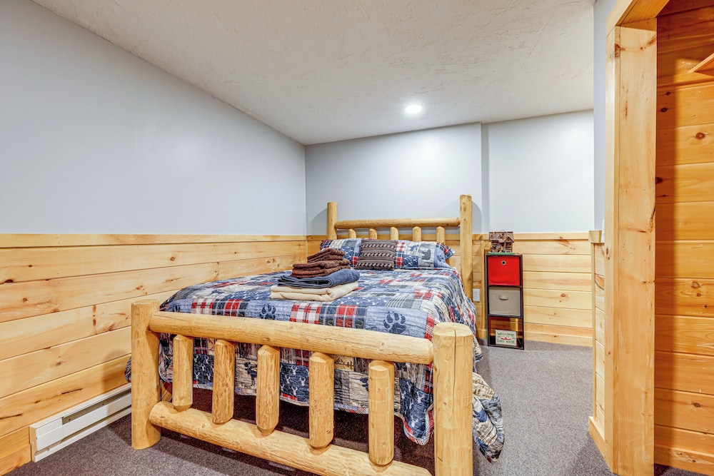 Waterfront Anglers Oasis in The Maine Highlands!