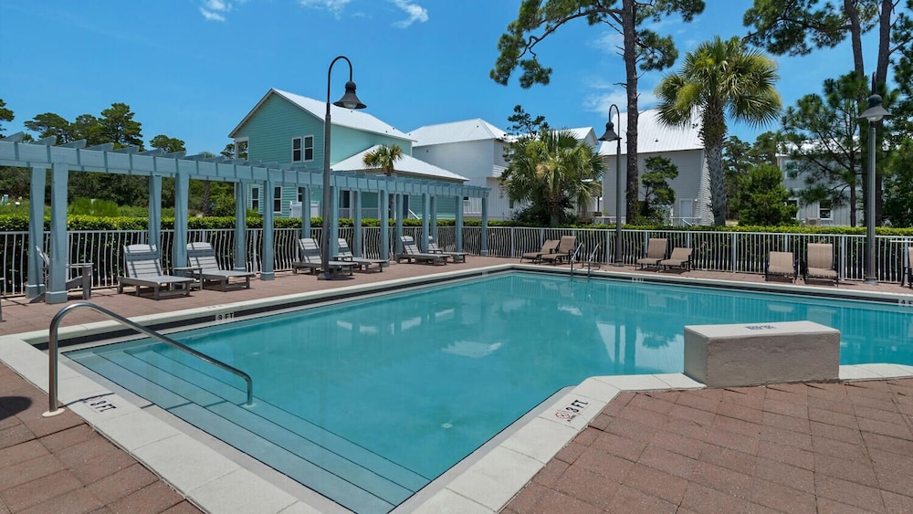 Sleep up to 28 - 2 Homes Side by Side - Close to Beach & Community Pool!