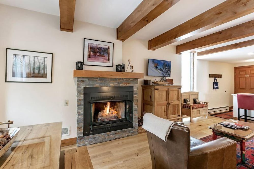 1 Bedroom Condo