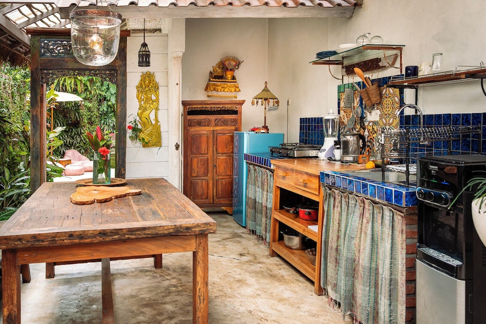 Barong Retreat Villa Ubud with Hammock Terrace, Garden & Koi Pond