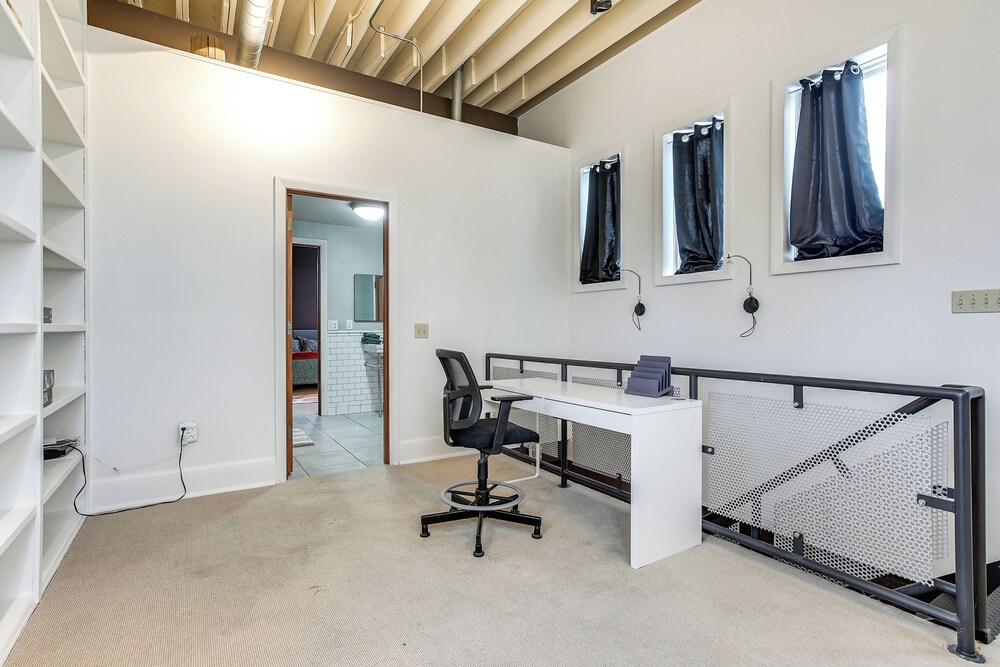 < 1 Mi to Wittenberg: Eclectic Loft w/ Parking!