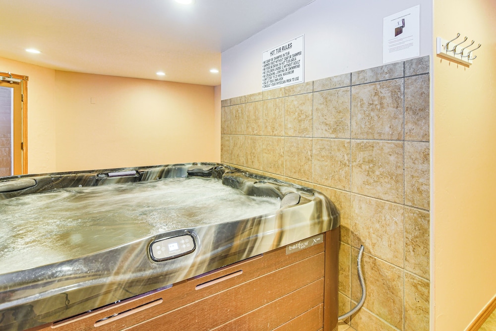 Walk to Winter Park Resort: Condo w/ Hot Tub!
