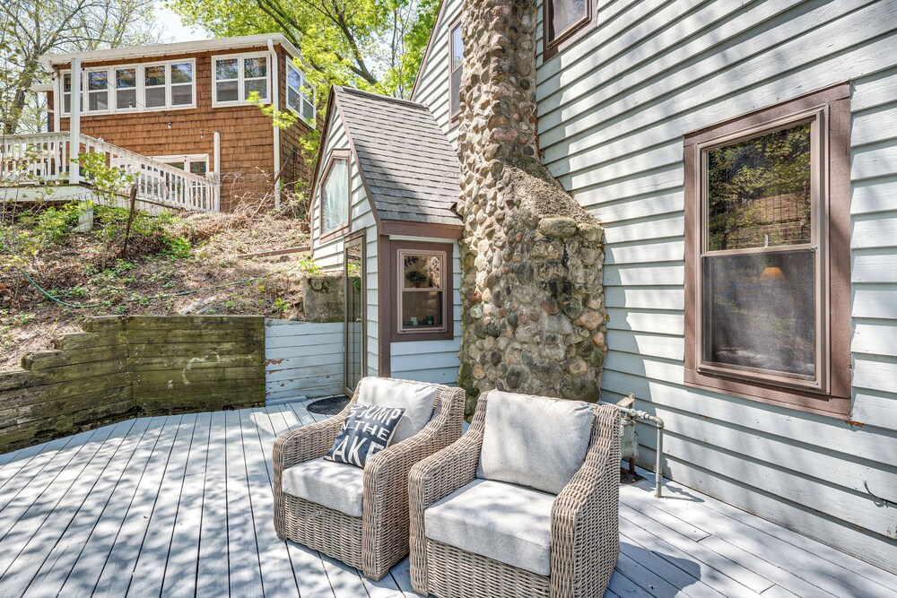 Charming Cottage: Steps to Lake Wandawega!