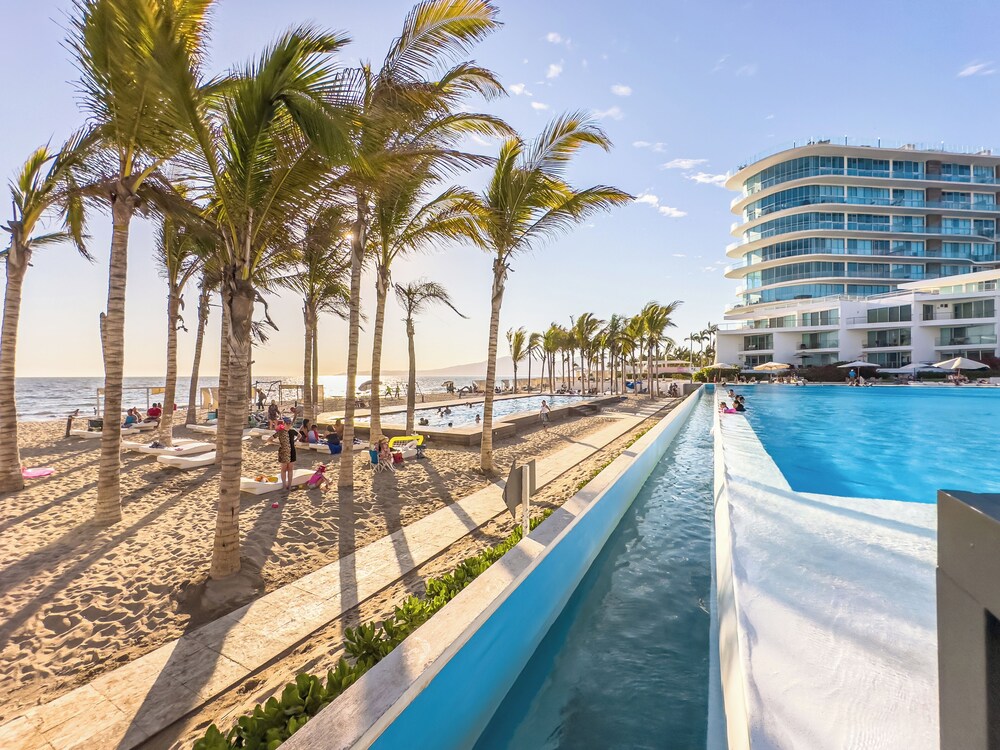 ARIA Residence Beachfront luxury